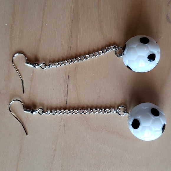 𝅺earrings Soccer Long Earrings NWOT - Picture 1 of 4